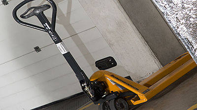 Manual pallet truck